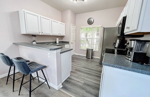 West Haven House | CASA REAL: Private Pool and Spa! Free BBQ Grill.