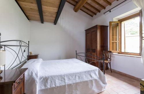 Pale House | Casa ridente nella valle del Menotre con giardino