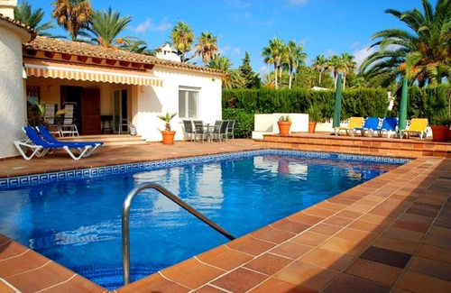 Moravit Villa | Casa Ronald luxury on his best in tip top condition overlooking the sea.