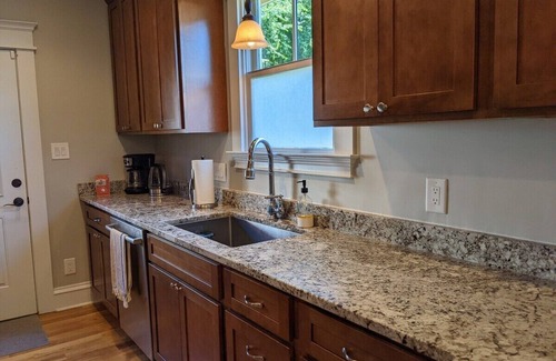 Durham House | Casa Rosa - 2BR West End Bungalow