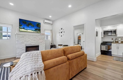 Hollywood South Central Beach Apartment | Casa Roselle 3 Bedrooms Beach access