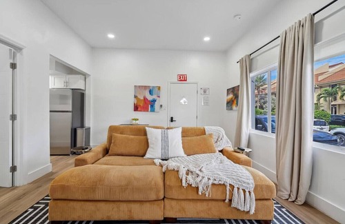 Hollywood South Central Beach Apartment | Casa Roselle 3 Bedrooms Beach access