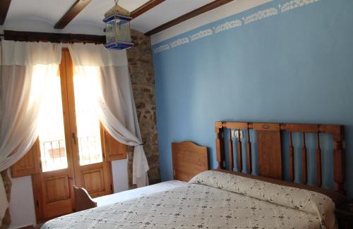 Benissili House | Casa Rural Ca Ferminet & Cabañas de montaña La Garriga