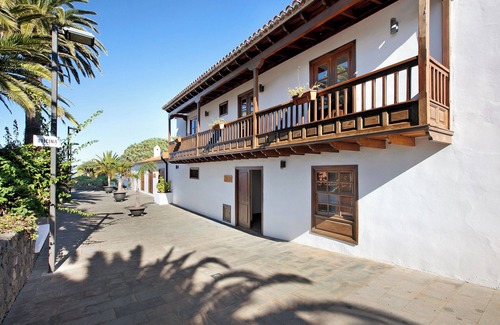 Tacoronte House | 'Casa rural Dragomar' with Sea View, Shared Terrace and Wi-Fi