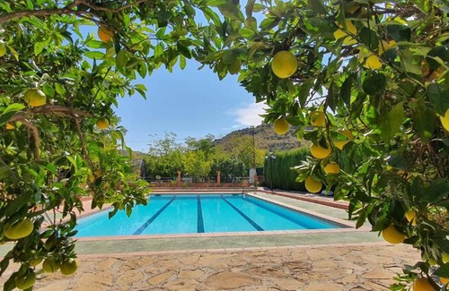 Priego de Cordoba Villa | Casa Rural Los Naranjos Para 7 Personas Pista De Tenis y Piscina privada