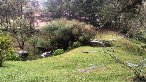 Medellin House | Casa Rustica con chimenea en su interior, rodeado de los cuatro elementos tierra, fuego, aire y agua, ubicada en sector tranquilo, para descansar en familia o amigos,