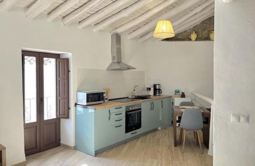 Benadalid House | Casa Salome, Alojamiento con terraza y vistas al valle