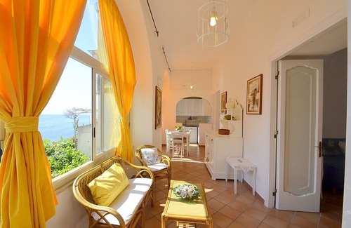 Positano City Centre House | Casa Samuela: A charming ancient house overlooking the sea and the main beach of Positano, with Free WI-FI.