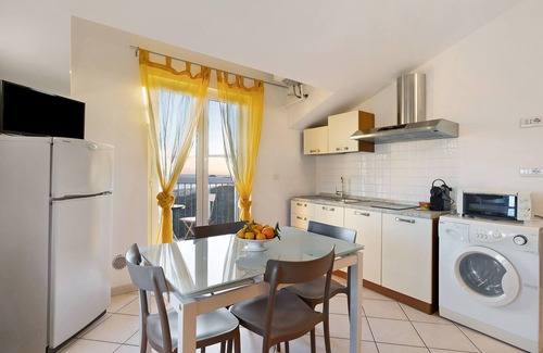 Ranzi Apartment | "Casa Santi Appartamento Limone" with Sea View, Pool, Balcony & Wi-Fi