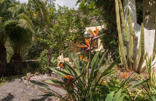 Lipari House | Casa Scirocco Limone- Villa with garden overlooking the sea