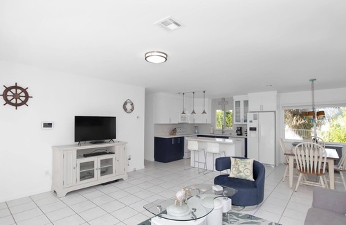 Ramrod Key House | Casa Sirena, FL Keys Canalfront 3BD/2BA home offers a small pool & private dock