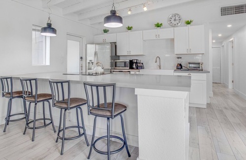 Sunset House | Casa Sunshine - Minutes to beaches, FLL airport, & Hard Rock