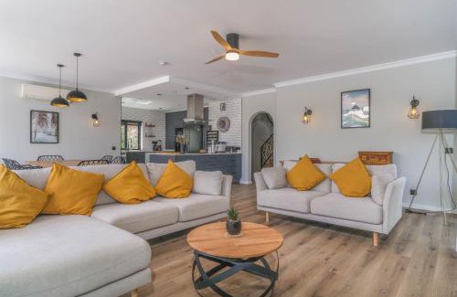 Albardeira Villa | Casa Talay 4 Bedroom Pool Villa - Meia Praia Beach, Lagos
