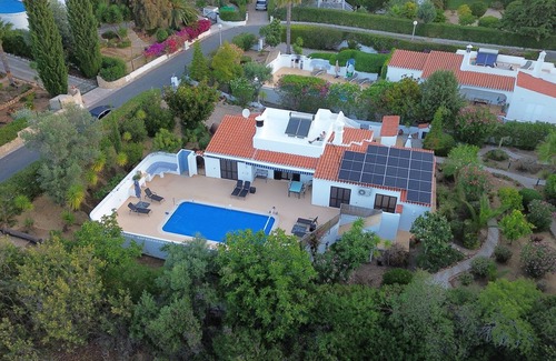 Carvoeiro Villa | Casa Tamaris - little paradise! Heated pool, priv. Garden, 3 bedrooms
