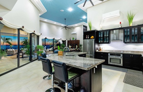 Coco House | Casa Timlin - Solar Hot Tub, Concierge, Daily Housekeeping