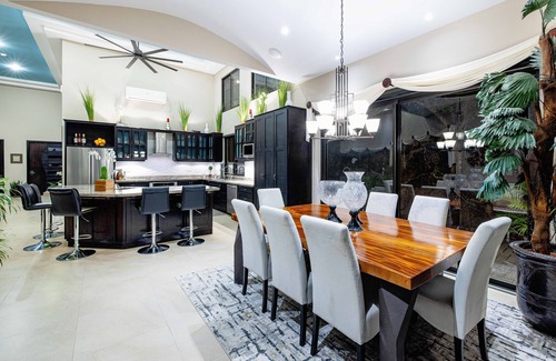 Coco House | Casa Timlin - Solar Hot Tub, Concierge, Daily Housekeeping