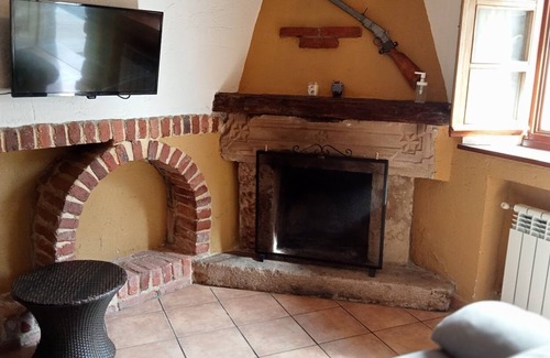 Ribadedeva House | Casa Tipica Asturiana con su Corredor Patio Cerrado con Cenador Ideal Familias
