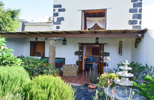 El Islote Villa | Casa Tomaren, Unique Rural Villa with shared heated pool and jacuzzi