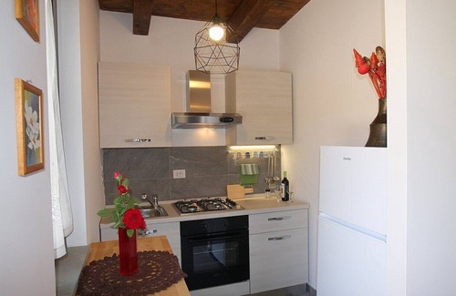 Alani House | Casa Turchino F: A welcoming apartment situated in a quiet location, surrounded by a wonderful garden, with Free WI-FI.