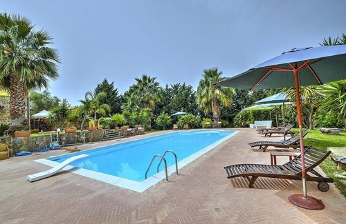 Alani House | Casa Turchino F: A welcoming apartment situated in a quiet location, surrounded by a wonderful garden, with Free WI-FI.