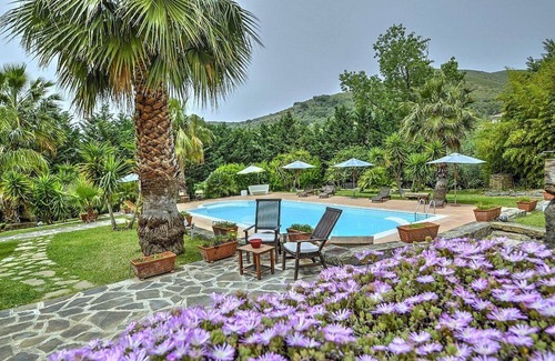 Alani House | Casa Turchino G: A welcoming apartment situated in a quiet location, surrounded by a wonderful garden, with Free WI-FI.