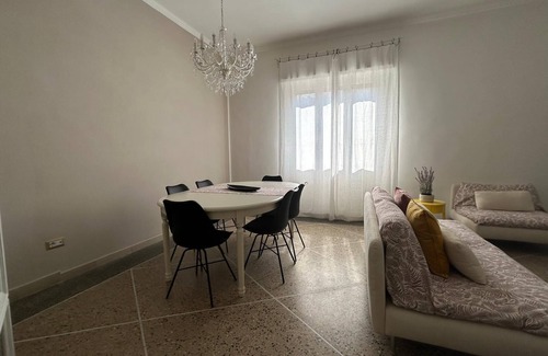 Pisa City Centre Apartment | Casa Tuttomondo - Three Bedroom Apartment, Sleeps 5