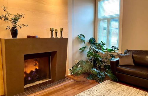Terre Haute Apartment | Casa Urbana's - Tuller Primary Suite