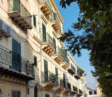 Albergheria Apartment | Casa Vacanze Villa D'Orleans