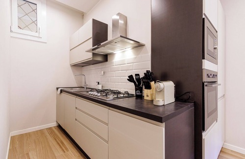 Old Town Apartment | Casa Valentina - 4 guests - WiFi Train Station Parking