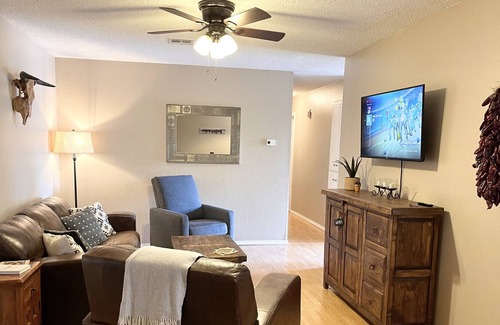 Stillwater House | ¡CASA VAQUERO! MINUTES FROM OSU CAMPUS FAMILY-FRIENDLY STOCKED KITCHEN
