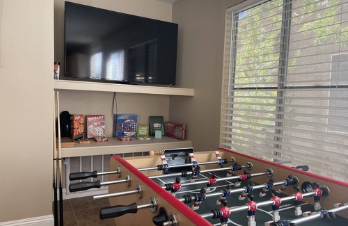 North Las Vegas House | Casa Vegas, Charming home with pool and spa. Just 15 minutes from Strip.