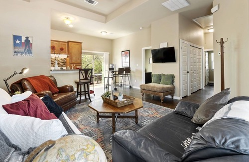 Apache Shores House | Casa Verde ★3 BR ★Hill Country Views★Dog Friendly
