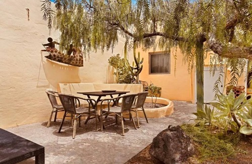Teguise Resort | CASA VERDE Apartment 2 with private garden access to the pool.