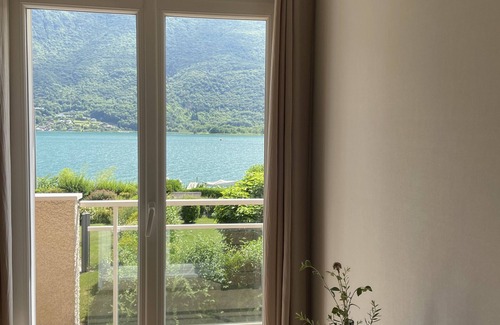 Doussard House | Casa Verso on Lake Annecy, with view