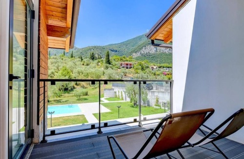 Toscolano Maderno House | Casa Vigole - Modern vacation home with fantastic lake views
