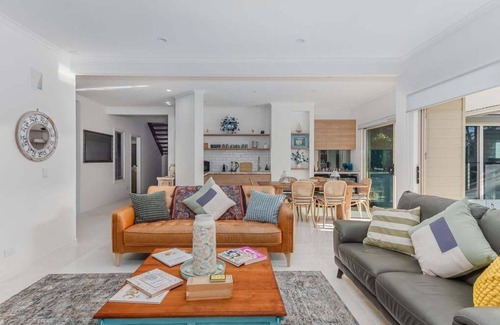 Casuarina House | Casa Villa by the Ocean