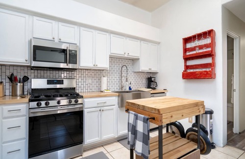 Santa Fe House | Casa Vuelta | Pet Friendly + Fenced-In Yard & Near Country Club!
