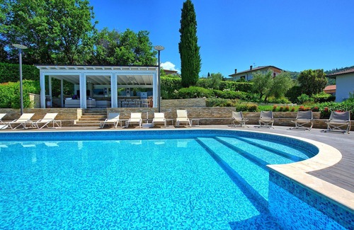 Castiglion Fiorentino Villa | Casa White - Holiday Home with private pool and big garden near Castiglion Fiorentino, in Tuscany