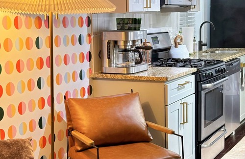 Avondale Apartment | Casa Wolfram 20 Minutes from Downtown In The Heart of Logan Sqaure