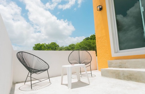 Centro House | Casa Yuuk, newly remodeled, rustic and modern, city centre w/pool and garage