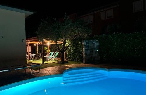Mologno House | Casa Zoe - con piscina privata -