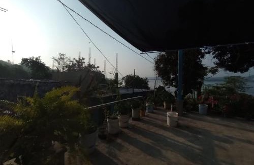Flores Apartment | Casa Zoila Hospedaje frente al lago Lakefront lodging