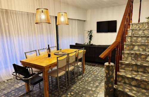 Azul House | Casa Zona Residencial , pileta, garage doble y quincho con parrilla