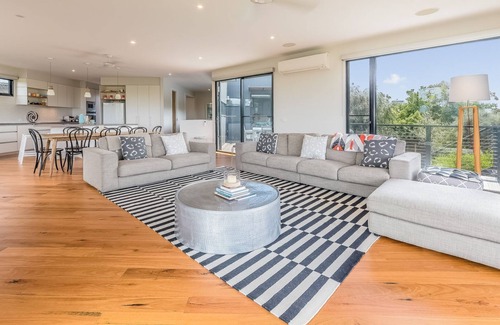 Inverloch House | Casablanca - Surf Side - Wifi Included