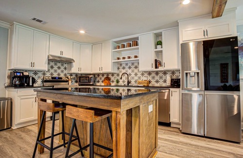 Waco House | Casablanca Waco: Oasis near Baylor/Silos w/hot tub & firepit, Casablanca Waco