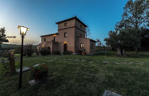 Ferretto Villa | Casale Cinque Valli 8, Emma Villas