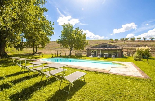 Sarteano Villa | Casale del Conte - Three Bedroom Villa, Sleeps 6
