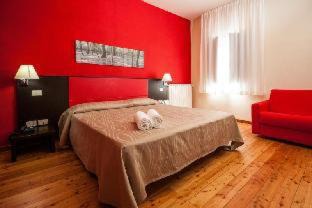 San Giuliano Terme Hotel | Casale La Sterpaia