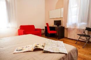 San Giuliano Terme Hotel | Casale La Sterpaia