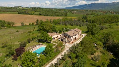 Acquasparta Villa | Casale Santomanno by VacaVilla